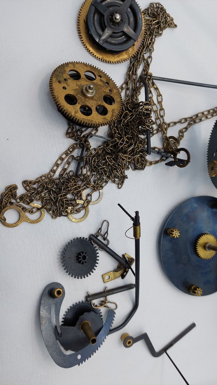 Stand- & Wanduhren: Pièces de mouvements de coucous Regula – Defekt aus Marsens von Jogowatchclock 4