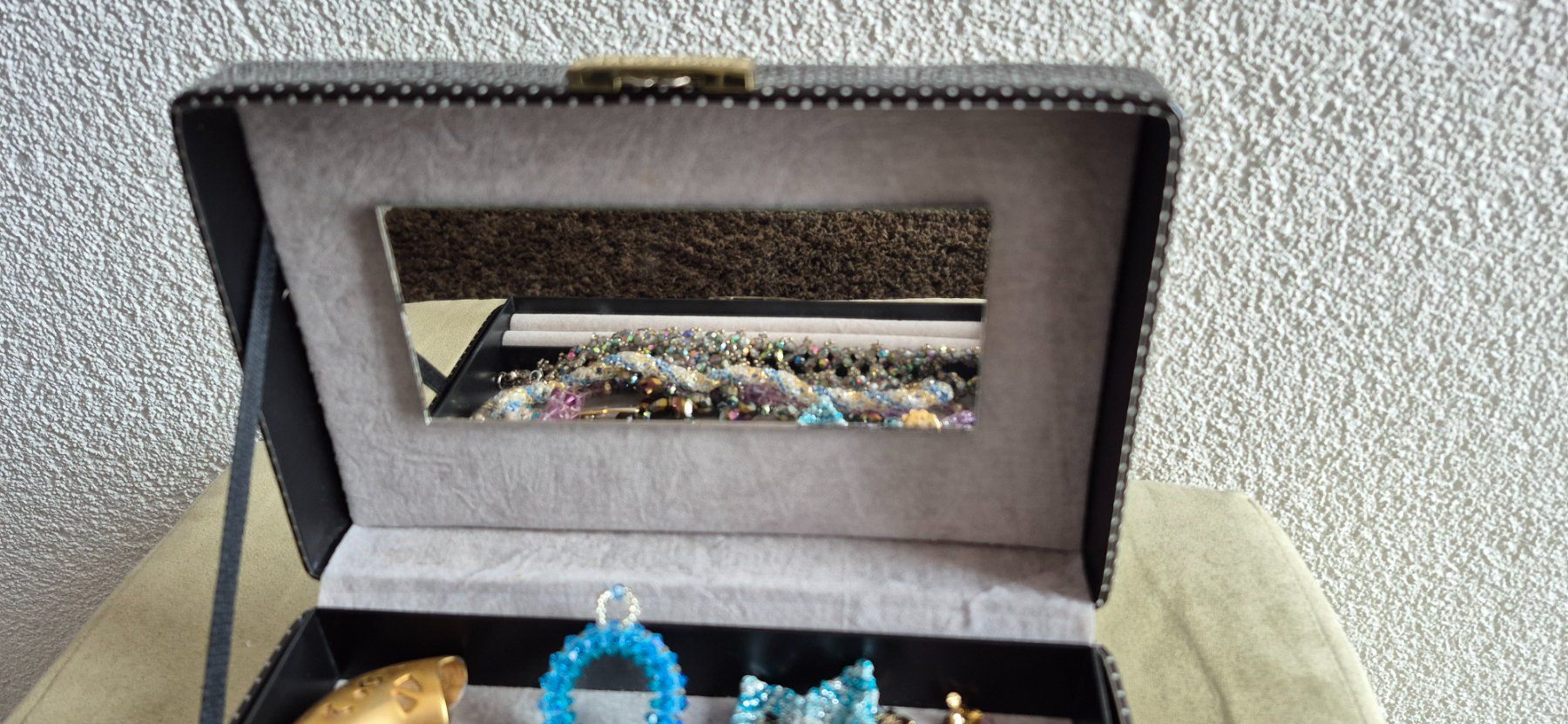 Portagioie: Schmuckkasten mit tollem Modeschmuck – Usato da Eggersriet venduto da Fredb 4
