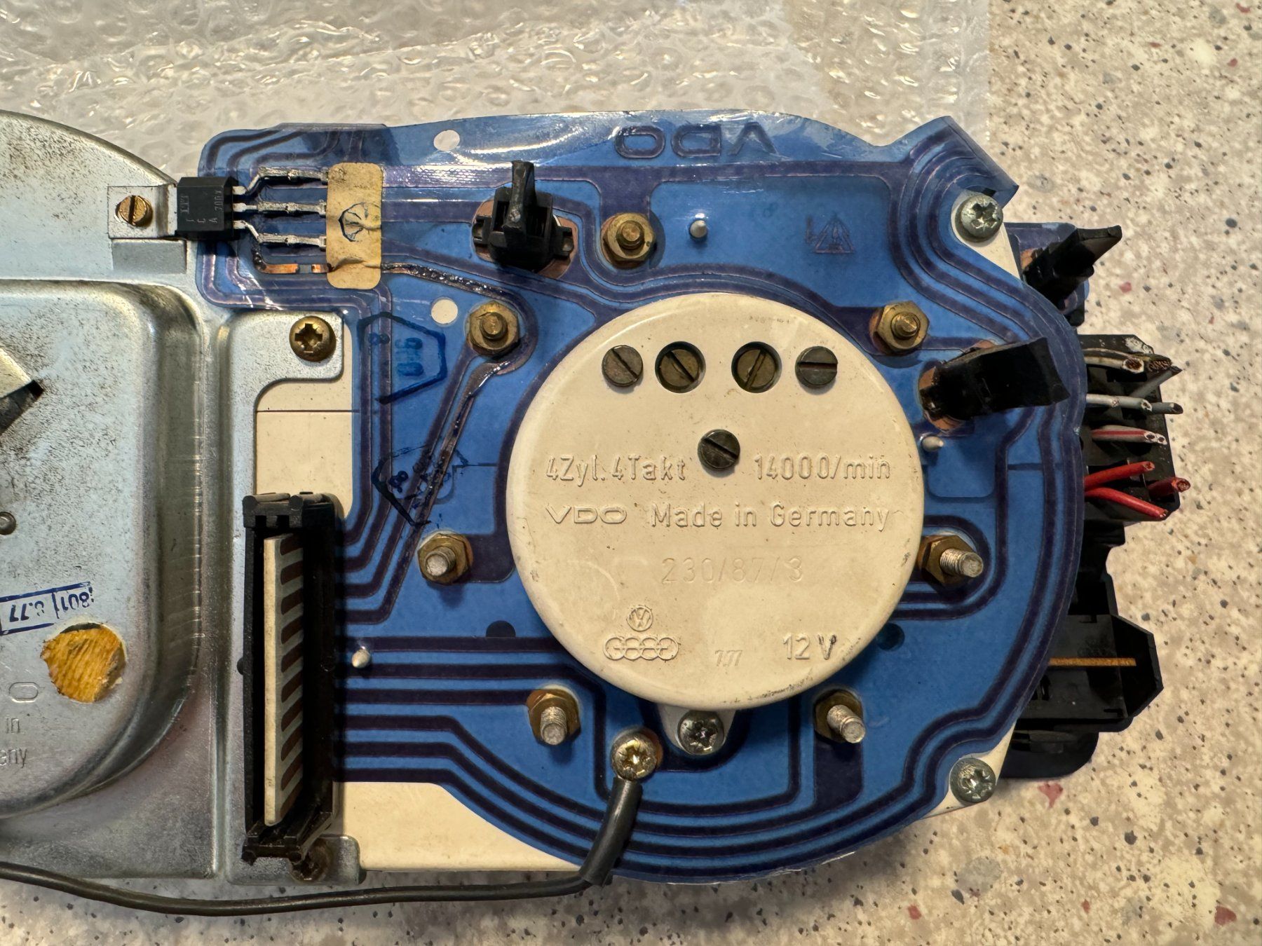 Volkswagen Alle Autoersatzteile: Kombiinstrument Urgolf Golf1 Typ17 original Tittentacho – Gebraucht aus Bannwil von 323i0_1 8
