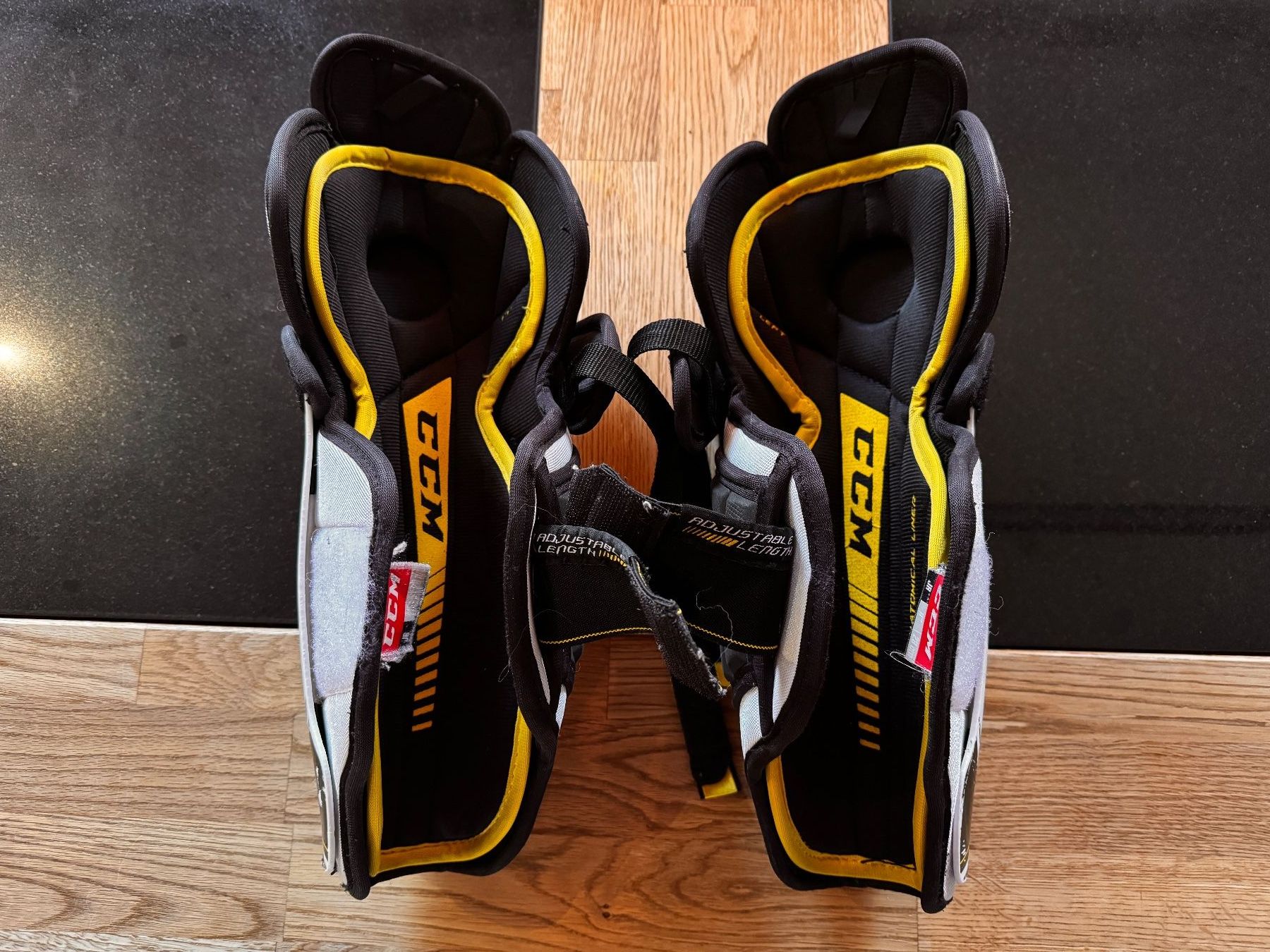 Ccm Protections: CCM Schienbeinschoner Tacks 9060 Grösse M – D'occasion à Worben par Modellfan 2