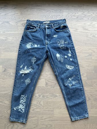 Jeans Zara mit Print blau Grösse EUR 42 guter Zustand