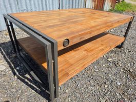Couchtisch Akazie massiv & Metall – Industrial Style