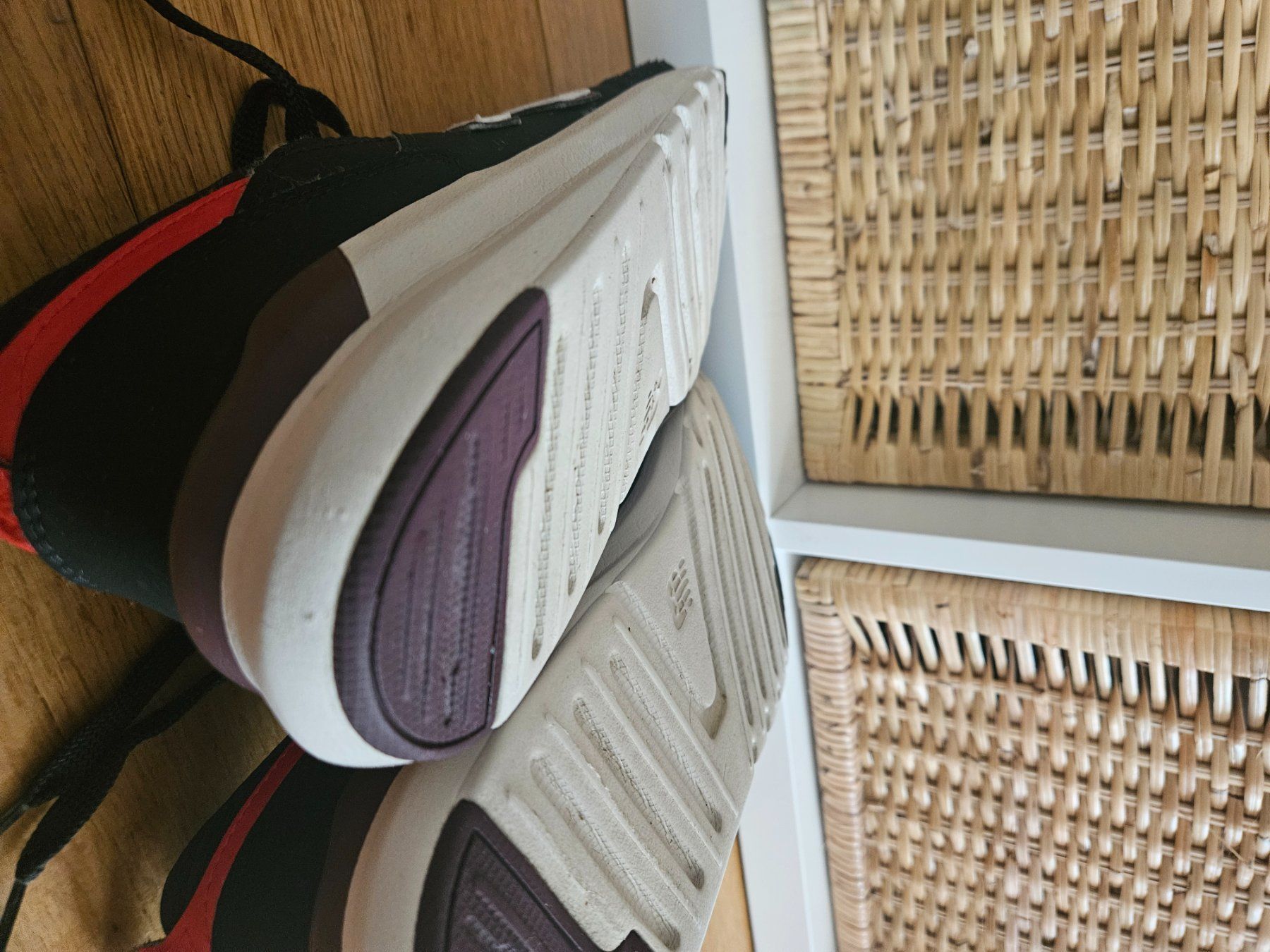 New Balance Scarpe da uomo: New Balance 009 - Baskets noires et rouges – Usato da Delemont venduto da ricky9420 8