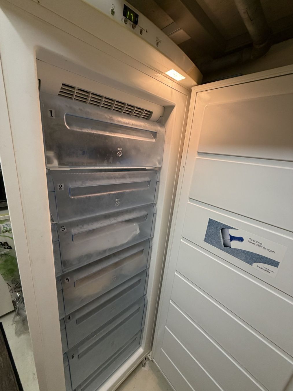 Electrolux Gefrierschrank: Großer Electrolux-Gefrierschrank – Gebraucht aus Remigen von sof_jqf5