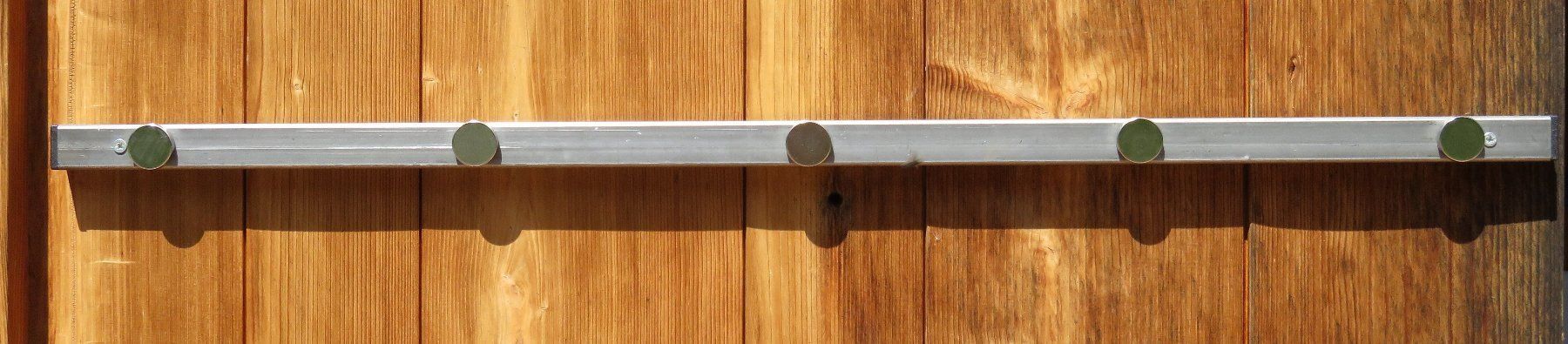 Altro per sci: Kit de rangement mural 5 paires de ski – Nuovo e nell'imballaggio originale da Mettmenstetten venduto da Ollivier