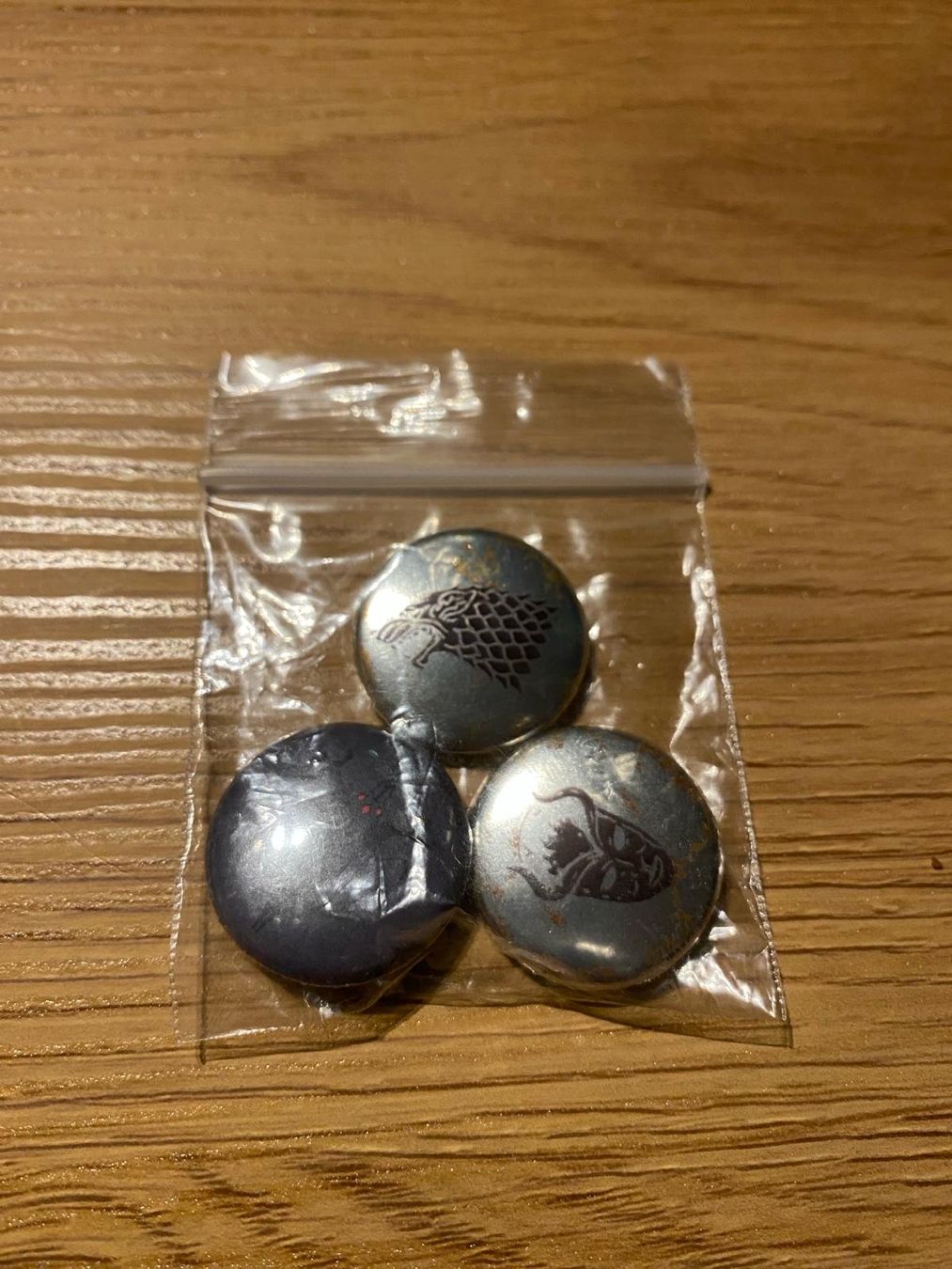 Plaketten & Abzeichen: Game of Thrones Pins – Neu und originalverpackt aus Dübendorf von LeoneDelPiero 2