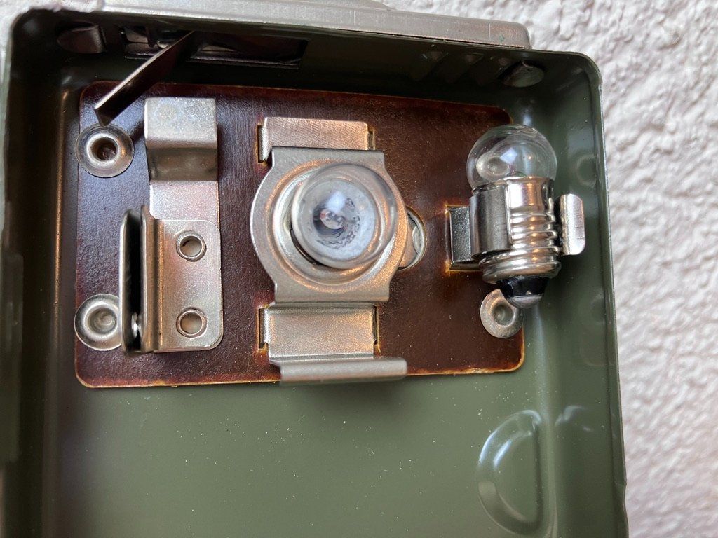 Armée suisse Lampes: 2 Stk. Schweizer Armeetaschenlampe 80 / – Neuf (Voir description) à Fislisbach par Promo 5