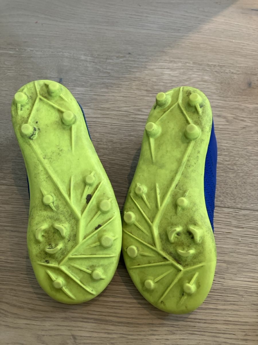 Decathlon Schuhe für Jungen: Fussballschuhe – Gebraucht aus Hinwil von zorro83 1