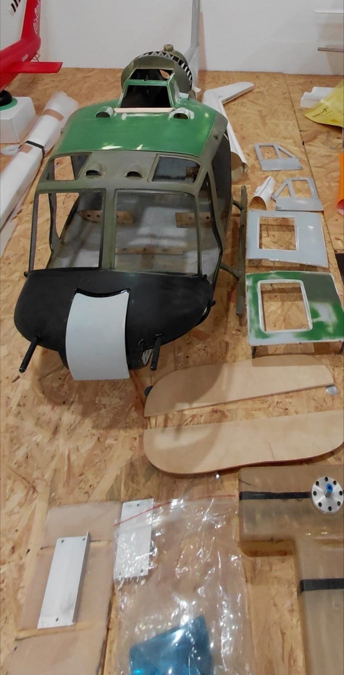 Bell RC Kits de montage: Bell UH-1B – Neuf (Voir description) à Grünen par Joggi161 2