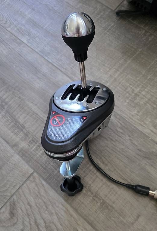 Controller: Thrustmaster Lenkrad + Pedale + TH8A Shifter  neuwertig – Nuovo e nell'imballaggio originale da Biel/Bienne venduto da Fely98 4