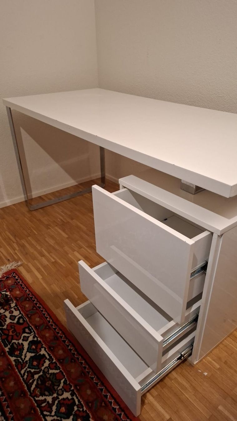 Schreibtische: Weisser massiver Schreibtisch – Gebraucht aus Rütihof von Mariowuhu 2