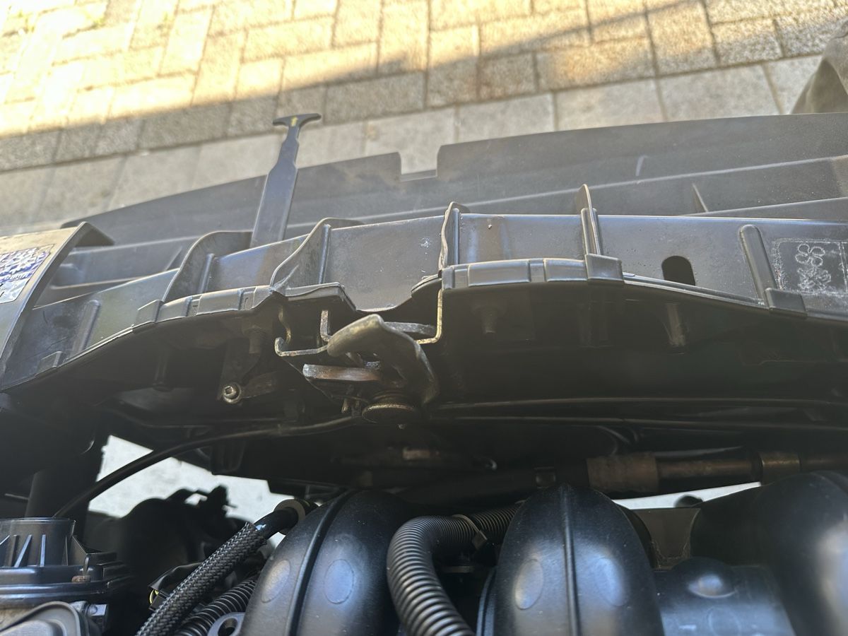 Ford Tutti pezzi di ricambio auto: Kühlerpacket Ford Fiesta ST MK5 – Usato da Goldingen venduto da Leibi101 3