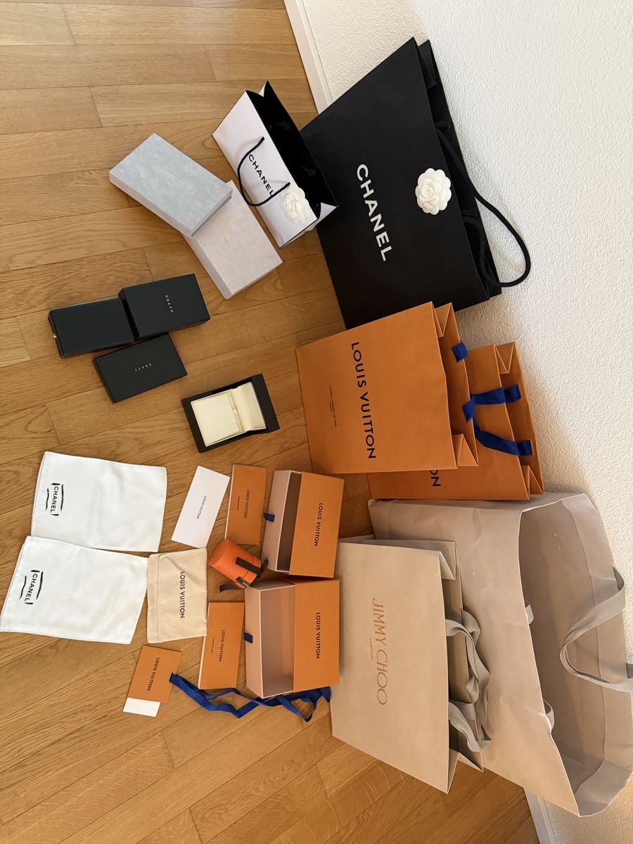 Chanel Taschen für Damen: Louis Vuitton, Chanel, Graf, Jimmy Choo – Neu (gemäss Beschreibung) aus Zumikon von DamenFashionShop 2