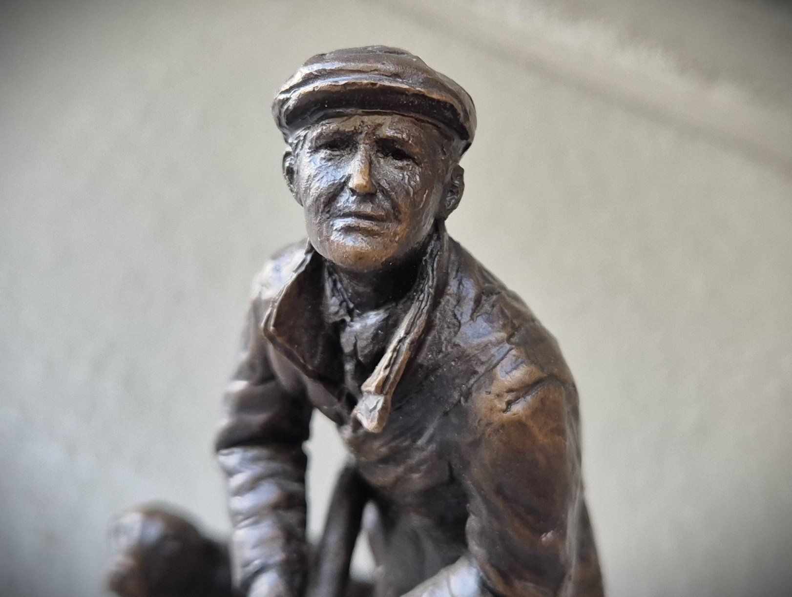 Statuette: Bronzefigur: Jäger mit Hund – Usato da Zürich venduto da brinkosos 5