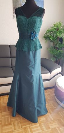 Abendkleid grün Gr. 34, 38 rot Gr. 34 statt 449.- AUSVERKAUF