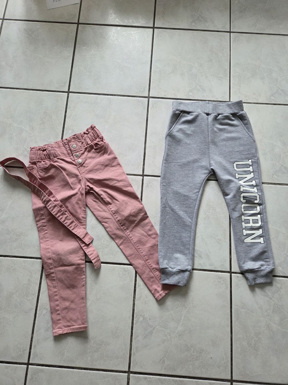 Lotti & Set di vestiti: Hosen Grösse 110 – Usato da Aarburg venduto da augenschmaus8