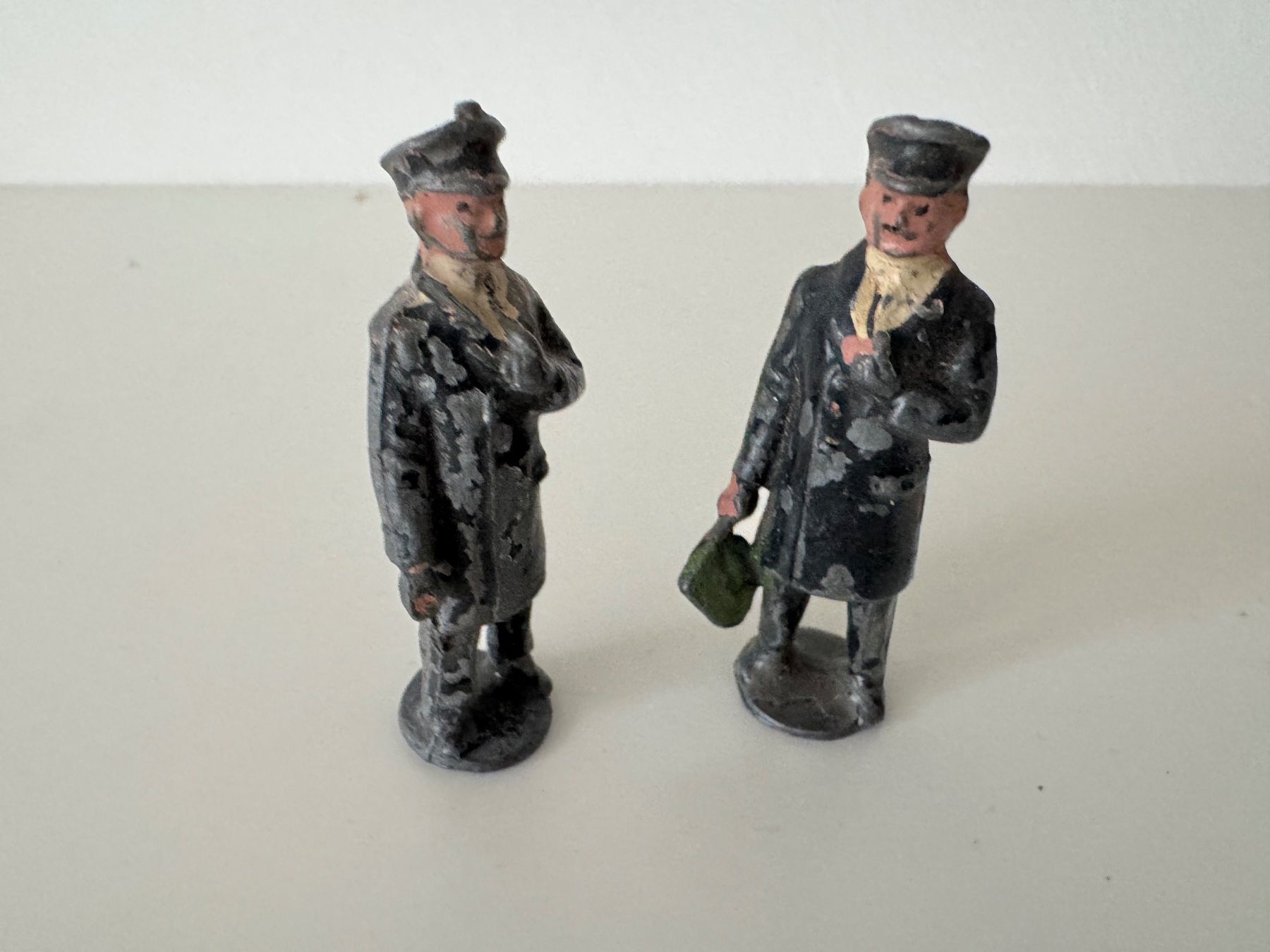Trains électriques: Uralte Bahnhoffiguren, H 6 cm, Schaffner & Bahnhofvorsteher – D'occasion à Winterthur par Arma3 6