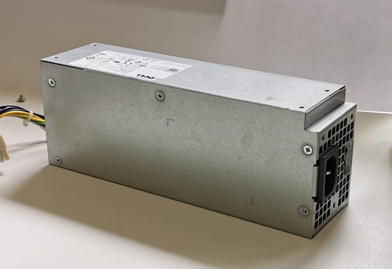 Dell Componenti elettronici: Netzteil Dell 240 Watt PCE004 – Usato da Oberwangen b. Bern venduto da Vittorio0