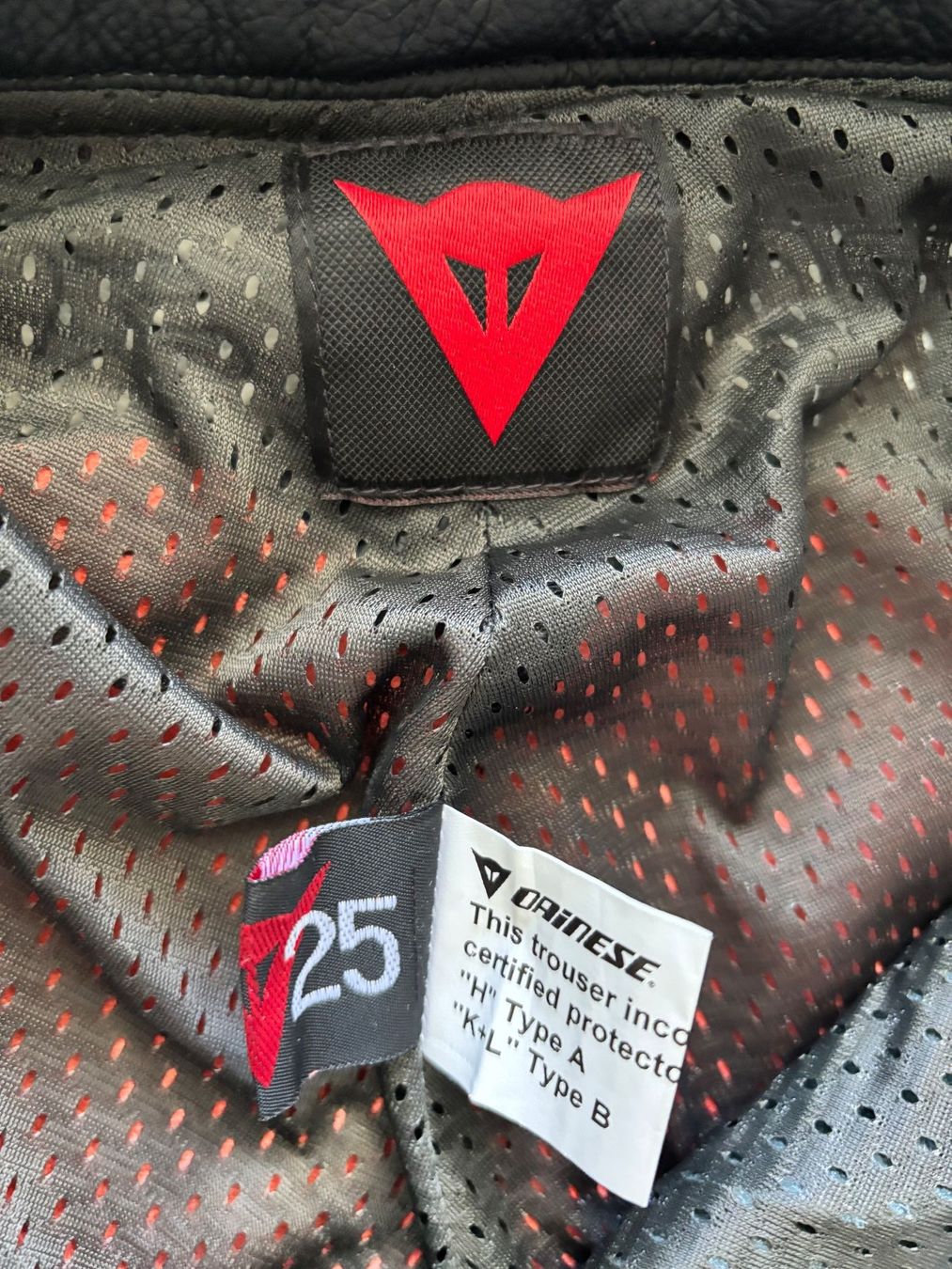 Dainese Pantaloni: Dainese Lederhose Grösse 25 – Usato da Volketswil venduto da Getout 2
