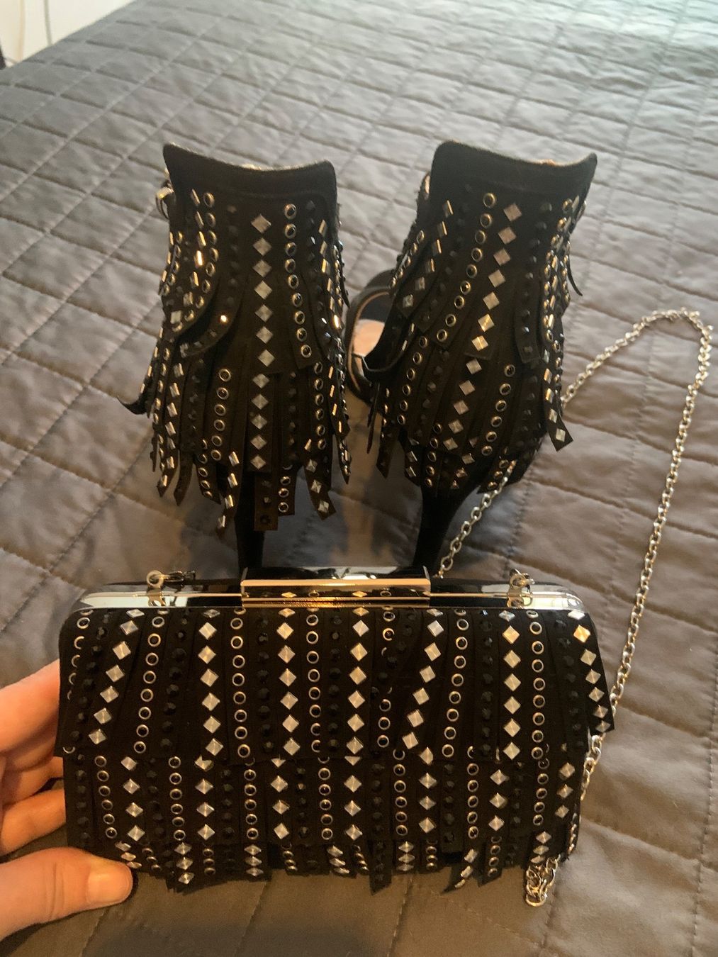 Scarpe da donna: Incantevoli sandali e borsetta con frange – Usato da Grono venduto da tes_6t5v 1
