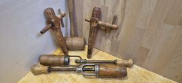 2 alte Verkorker mit Korken und Zubehör Vintage