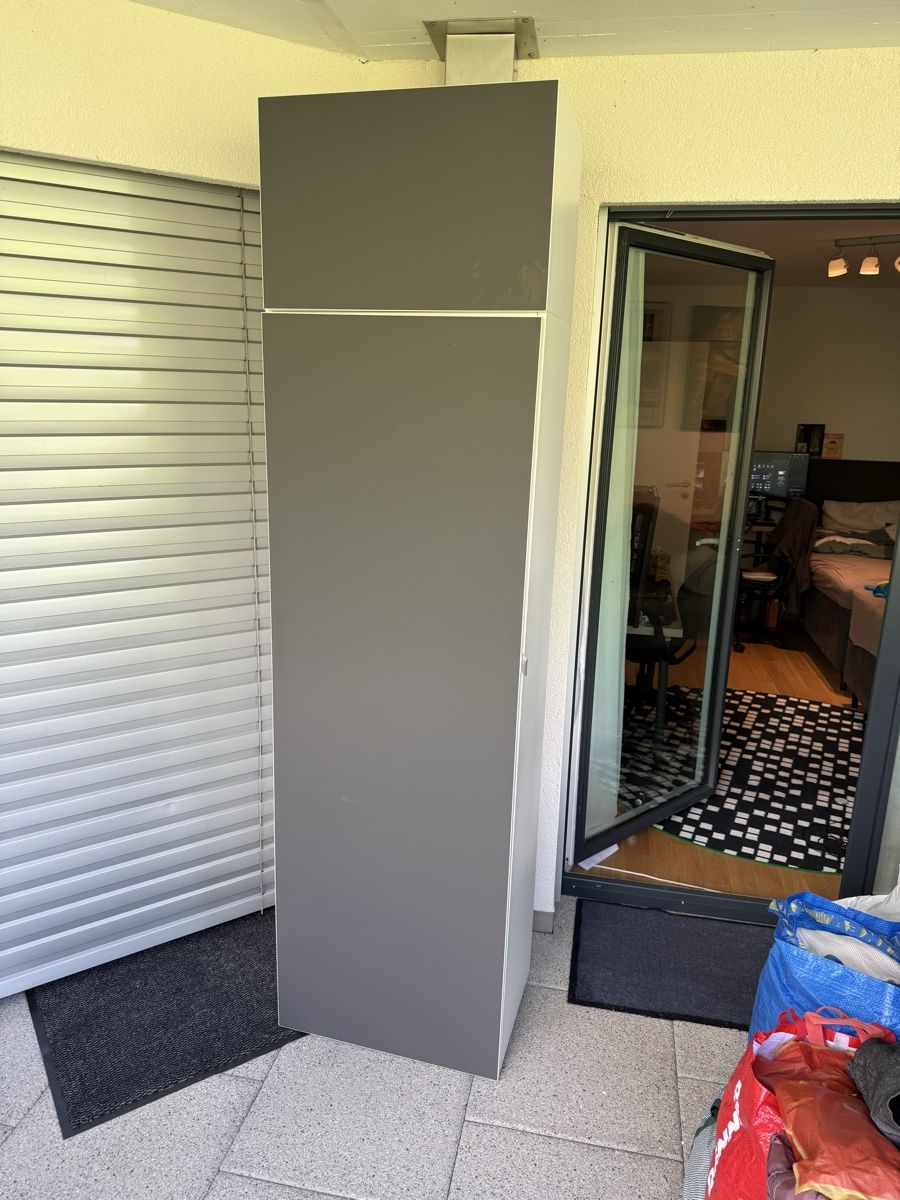 Armadi: IKEA platsa shrank  – Usato da Ebikon venduto da V_to_VRadivojevic
