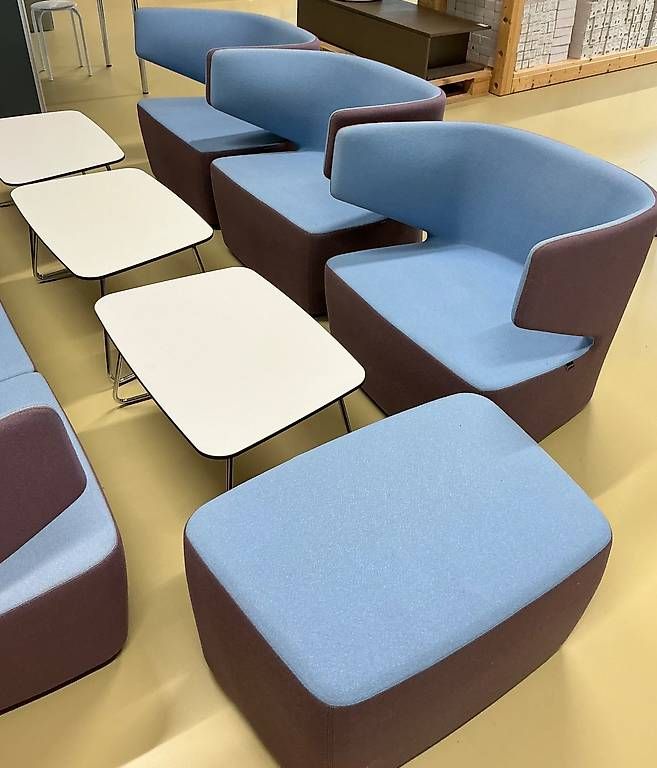 Sofas: Büro Lounge – Gebraucht aus Zug von Bauteile-Zug 2