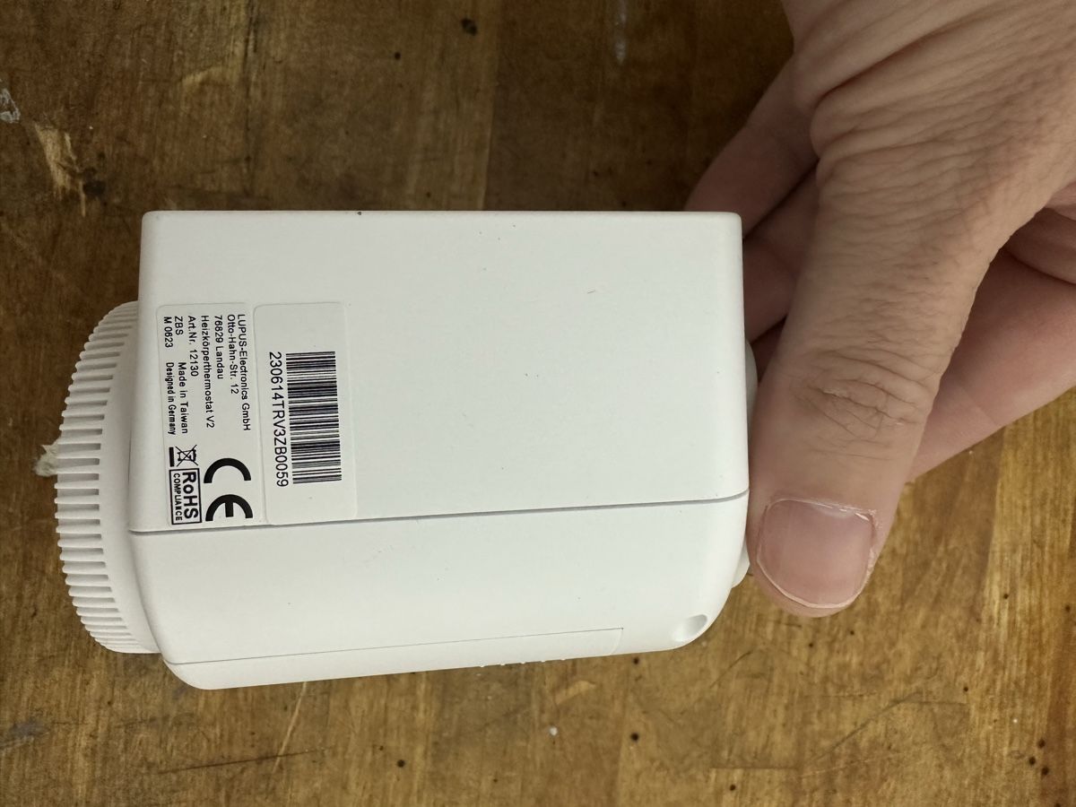 Radiatori: Lupus - 13 Heizkörperthermostate V2 – Usato da Dänikon ZH venduto da Peoples0 2