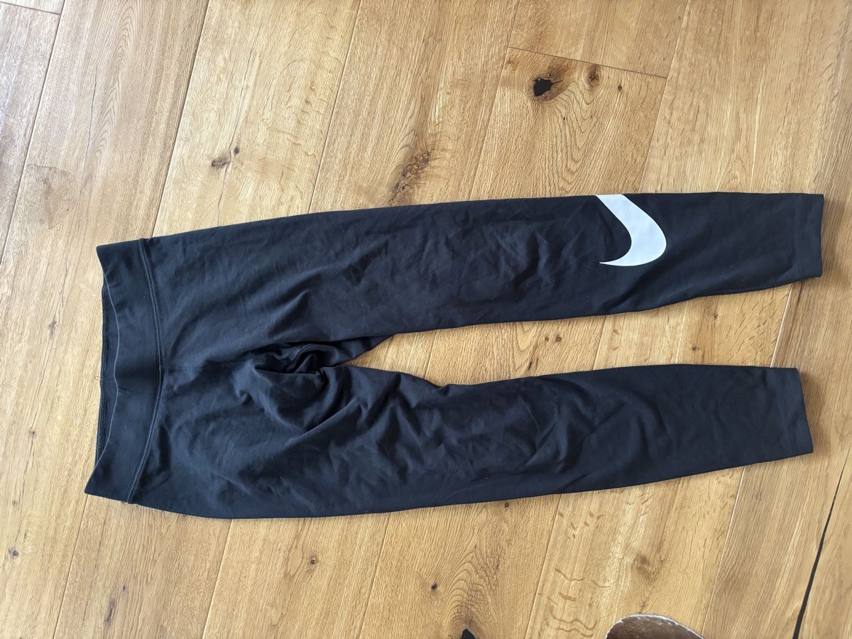 Nike Leggings: Nike Leggings Schwarz mit Logo – Usato da Flums Hochwiese venduto da sluechi