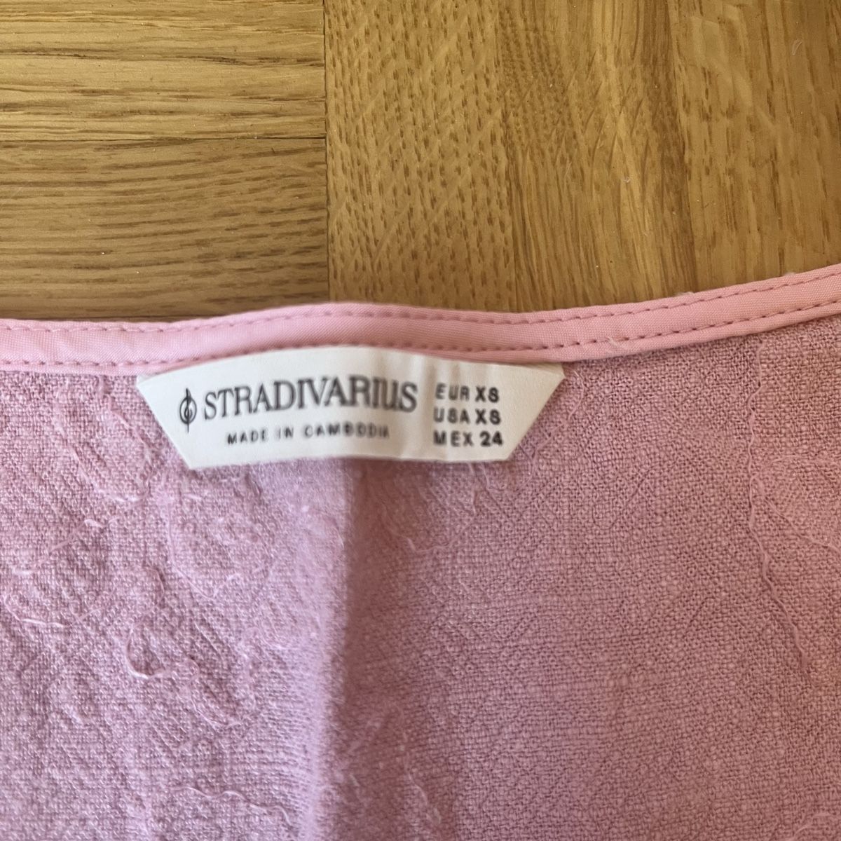 Stradivarius Tops: Top Stradivarius rose brodé taille XS  – Gebraucht aus Vevey von jul_xh6s 1