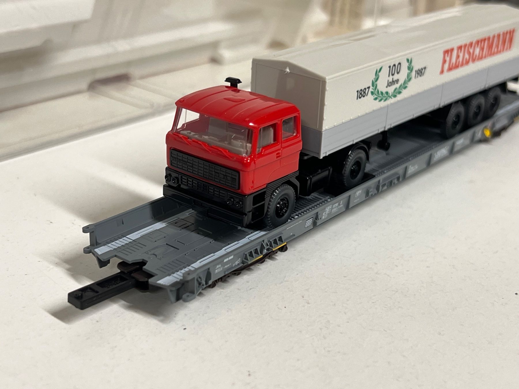 Fleischmann Modellini di ferrovie: Fleischmann 5274 CH HUPAC beladen mit LKW SBB HO DC – Nuovo (secondo la descrizione) da Neuenhof venduto da ludovicco 3