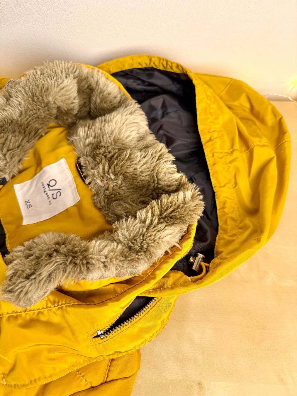 Giacche: Gelbe Winterjacke mit Pelz – Usato da Baden venduto da JellyMonster 3