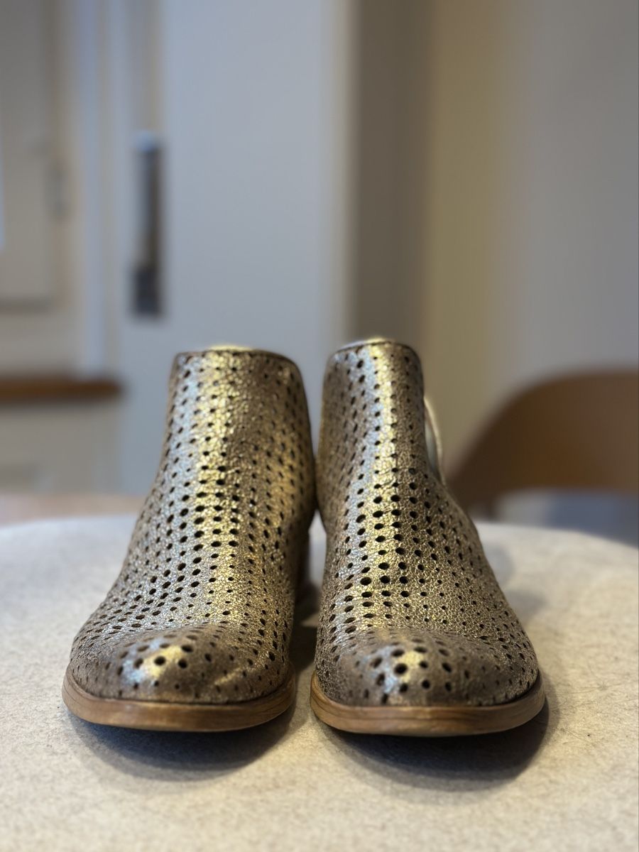 Damenschuhe: Stylish Golden Ankle Boots - size 36 – Gebraucht aus Zürich von and_hwf7 1