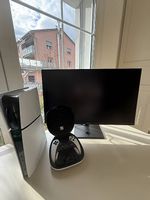 PlayStation 5 mit Scuf Controller und Monitor
