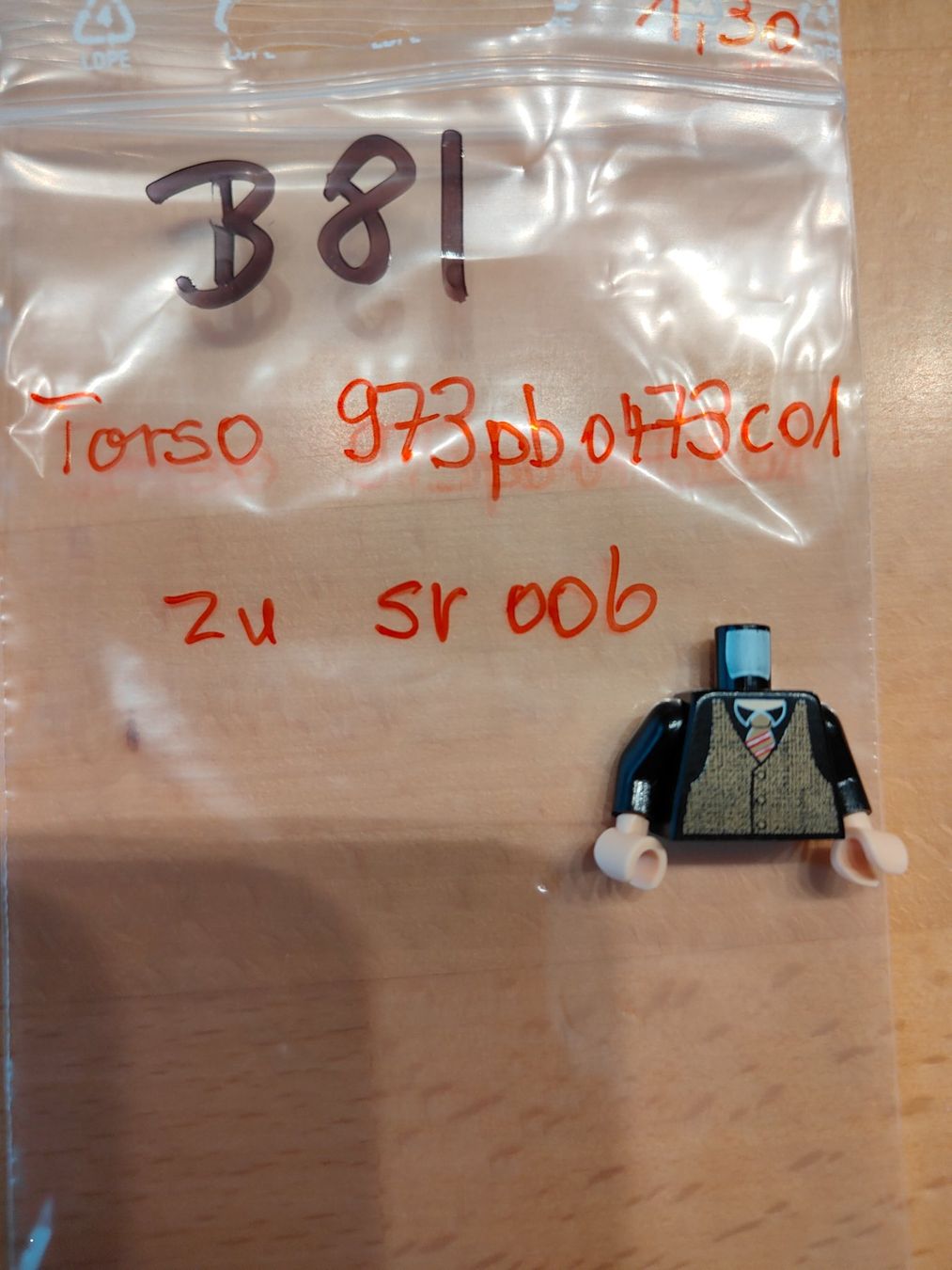 Lego Baukästen: Legofigur Torso  zu sr006   mit Armen /B81 – Gebraucht aus St. Gallen von Bisaknosp