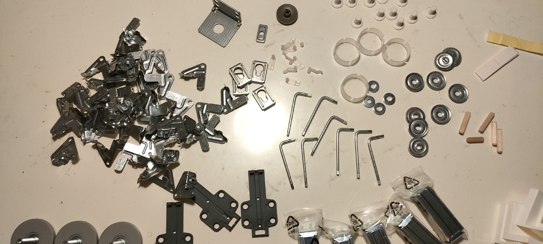 Ikea Tutti gli attrezzi: Ikea Zubehör  – Usato da Muri AG venduto da Suiphi 4