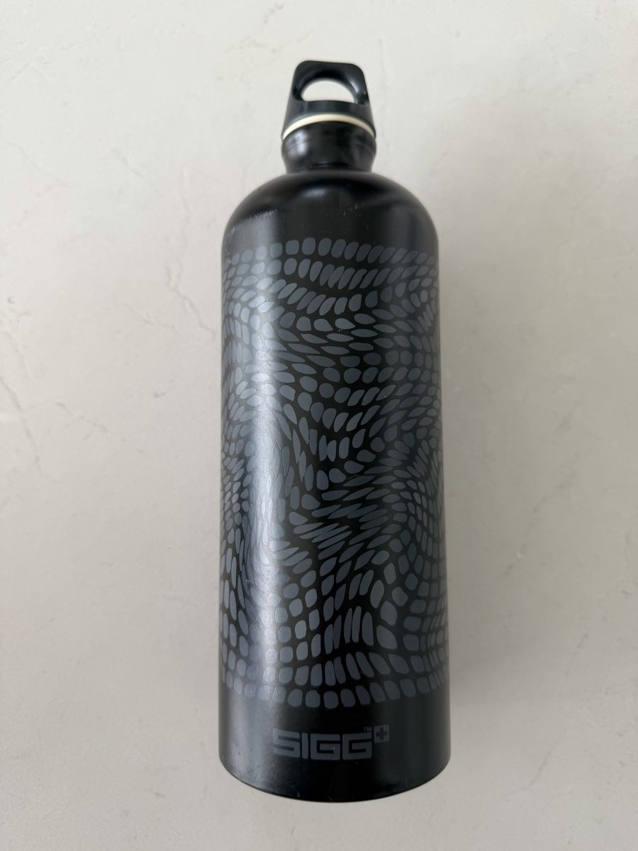 Sigg Borracce & Thermos: Stylish SIGG Water Bottle – Usato da Einsiedeln venduto da Fiolio