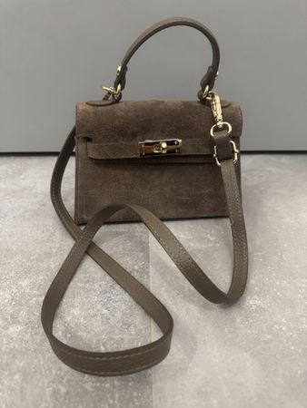Sac à main en cuir effet daim taupe avec bandoulière