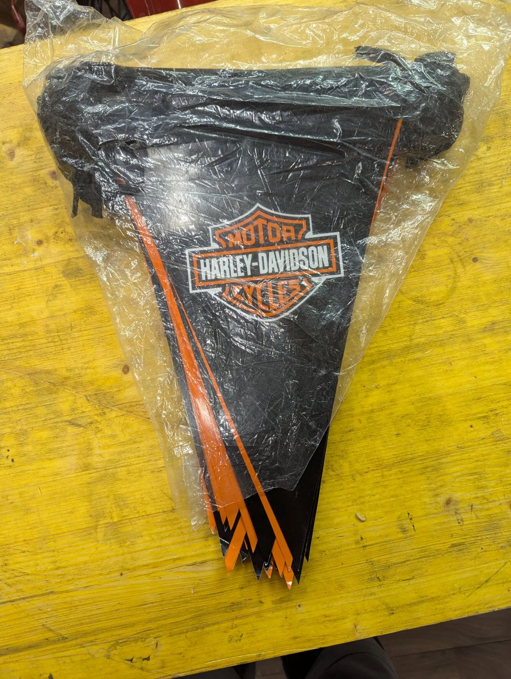 Harley-Davidson Tutte le decorazioni: Harley-Davidson Winpel ca 40meter Orginalverpackt – Nuovo e nell'imballaggio originale da Unterengstringen venduto da Olifant4