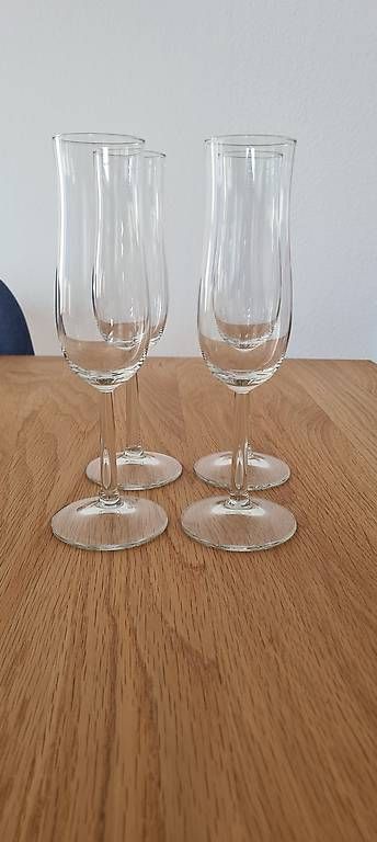 Gläser: 4 Sekt- / Champagnergläser  4er-Set – Gebraucht aus Pratteln von mel.li 1