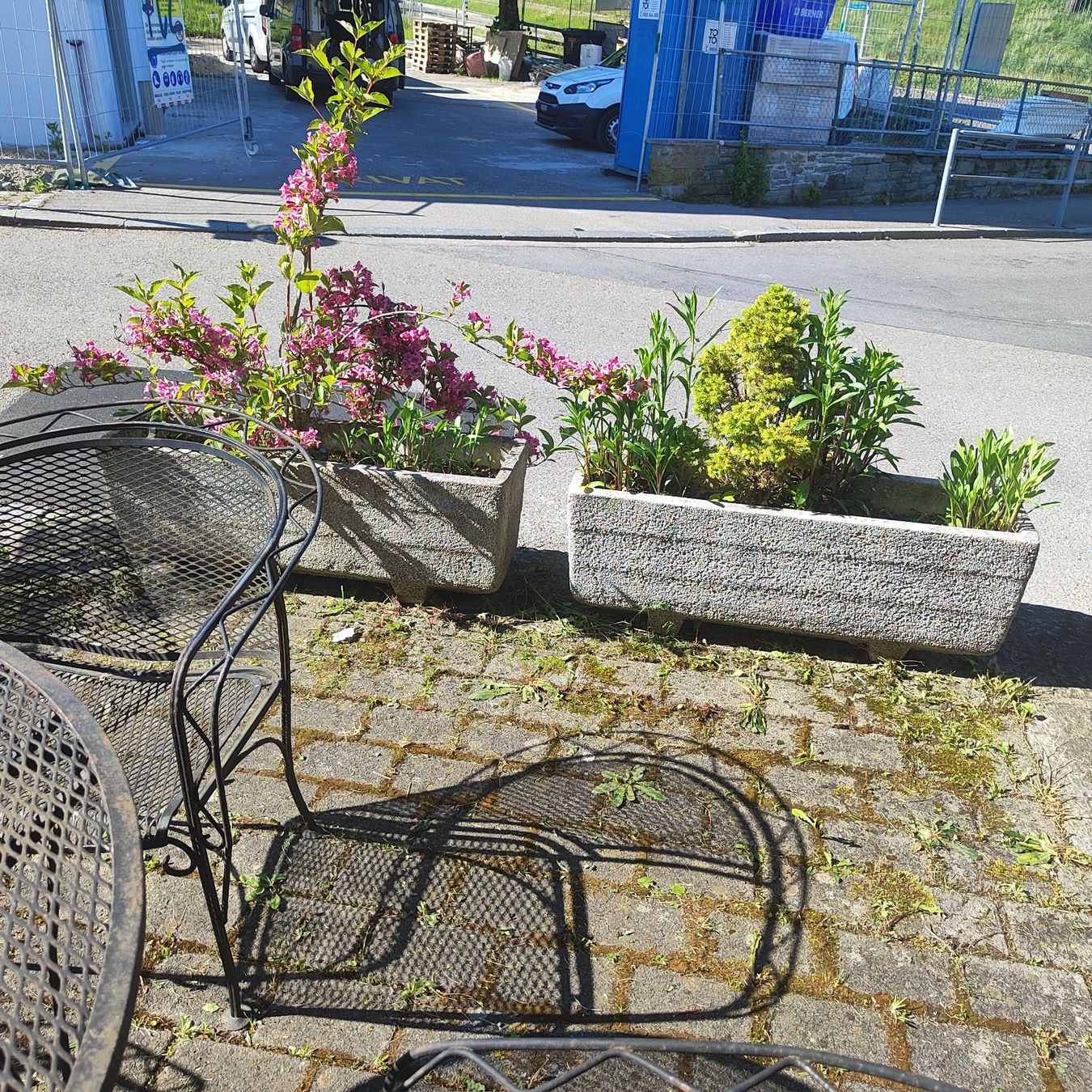 Blumentöpfe: 🌹🌹🌹 2 Beton Blumen trog🌹🌹🌹 – Gebraucht aus Langnau am Albis von Judithsebi 1