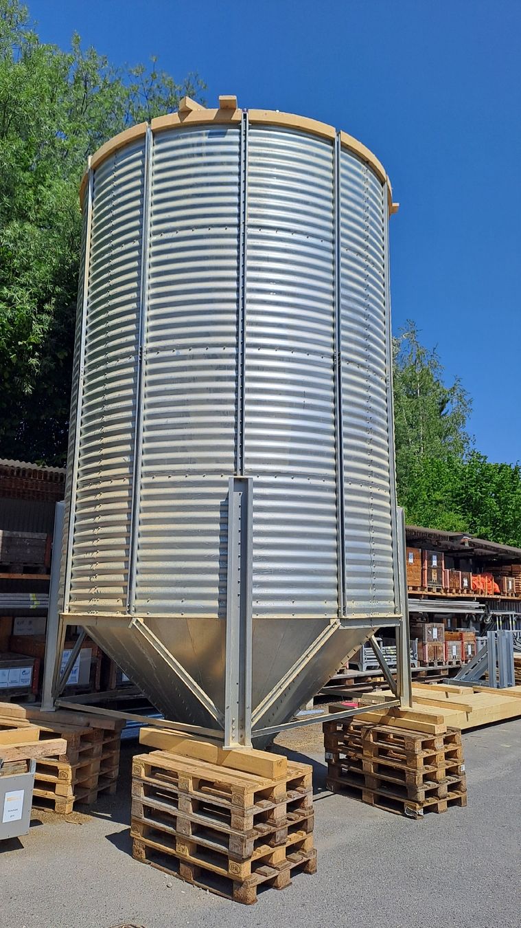 Mangimi: Wellblechsilo Rundsilo Getreidesilo Schüttgutsilo 50m3 – Usato da Blumenstein venduto da Funicorn