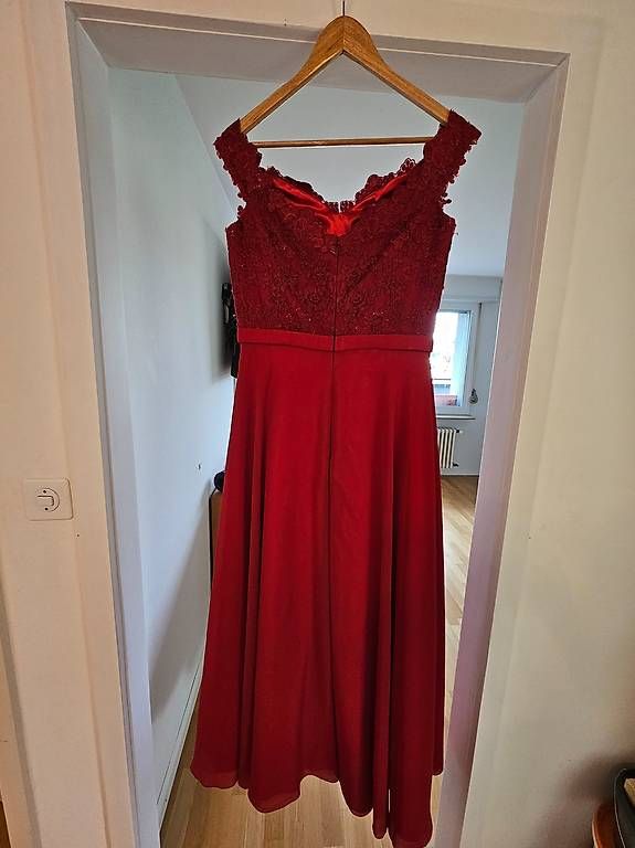 Kleider: Rotes, langes Abendkleid – Gebraucht aus Oberwil BL von Cla_Hu 1