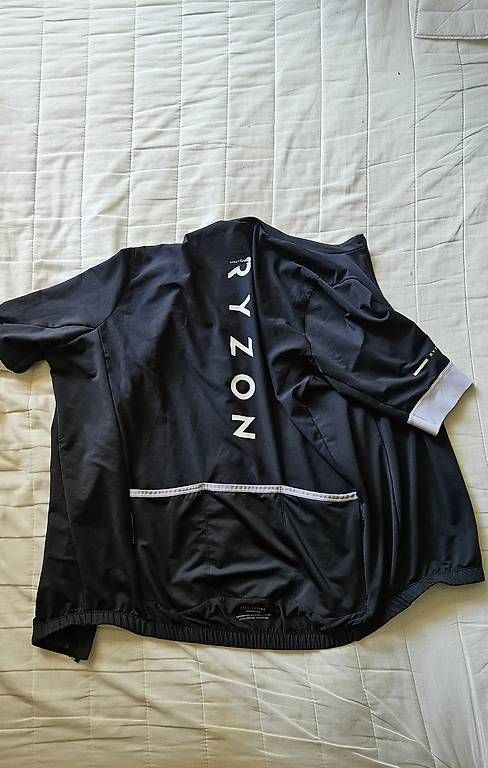 Leibchen & Hosen: Ryzon Vela Trikot Gr. L Schwarz – Gebraucht aus Zürich von tobigs 1