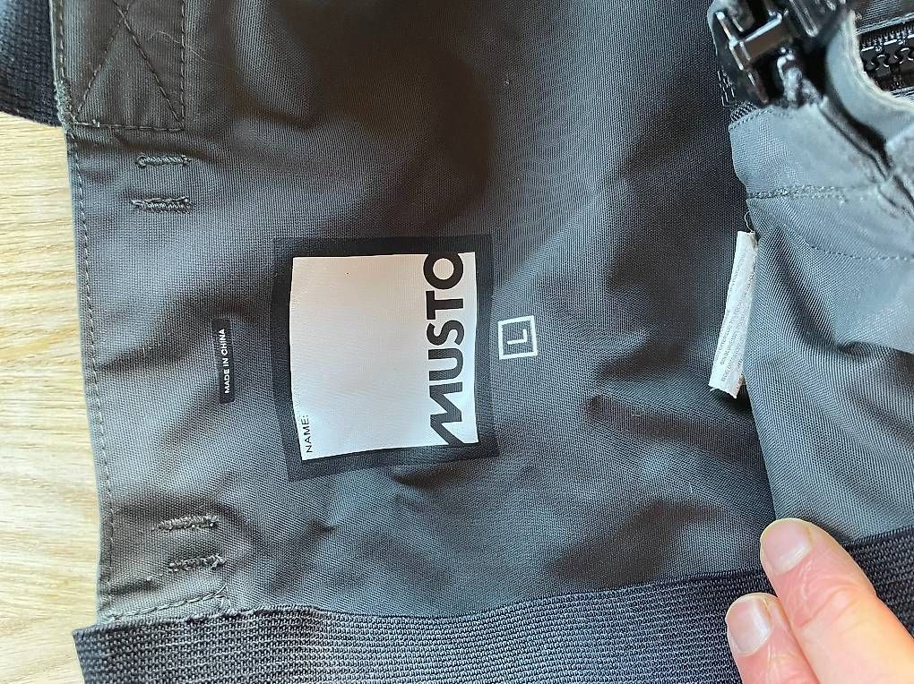 Pantaloni: Pantalon technique Musto gris taille M – Usato da Genthod venduto da mca_l8ds 1