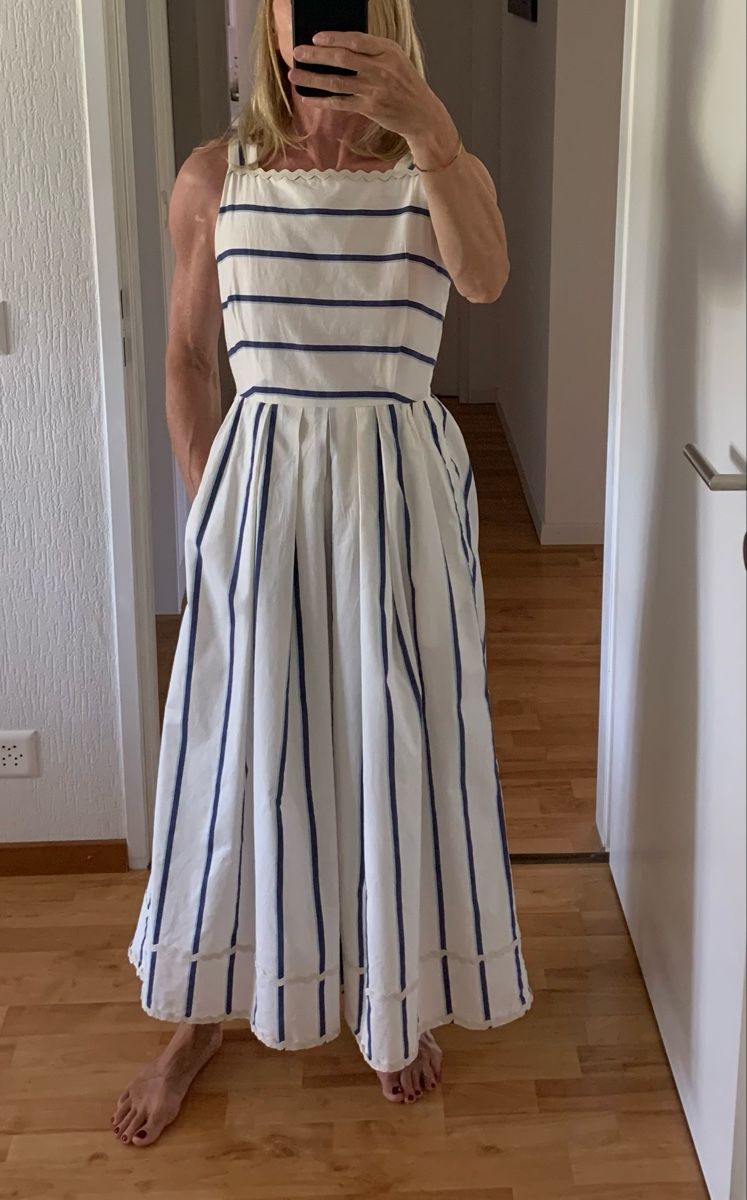Max Mara Robes: Max Mara robe neuve taille 34 – Neuf avec emballage d'origine à Gland par TallyEva 2