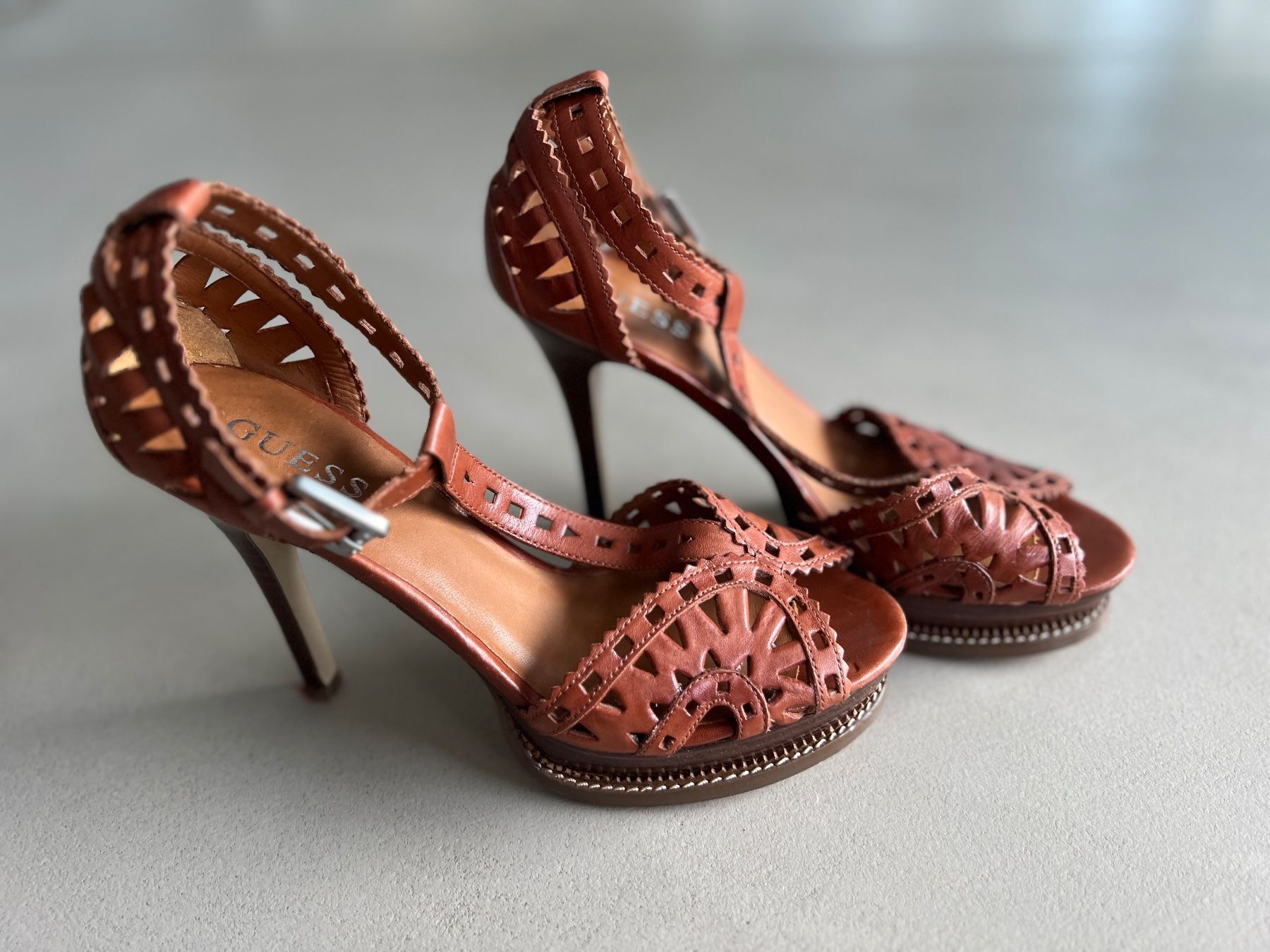 Guess Damenschuhe: Sehr begehrte Guess Plateau Pumps – Neu (gemäss Beschreibung) aus Schaan von Poltera 2