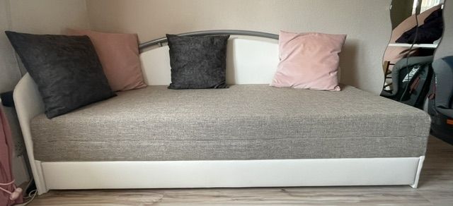 Betten: Bettsofa / Polsterliege – Gebraucht aus Arni BE von Evodia