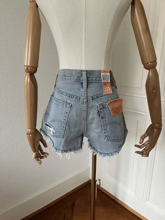Levi's 501 Shorts, NEW with tags, Size 28, perfect fit!