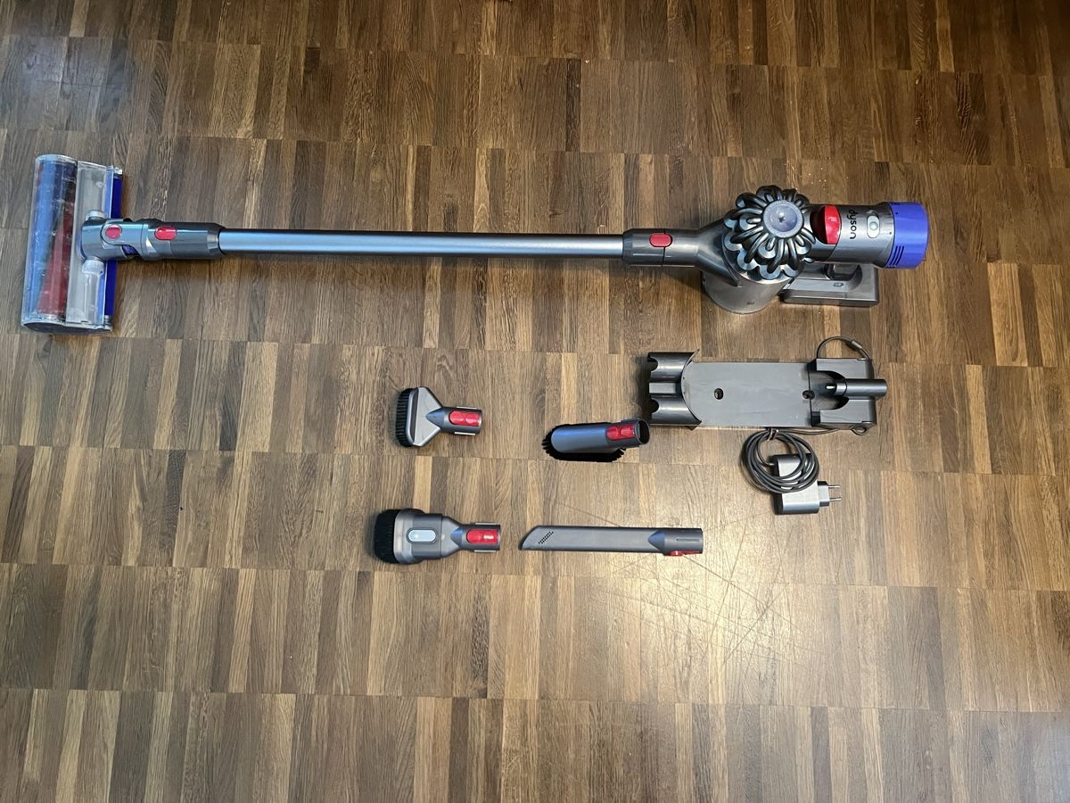 Dyson Aspirapolveri & Accessori: Dyson V8 Absolute Akkusauger mit Zubehör!! – Usato da Heerbrugg venduto da fdi_7ngx 1